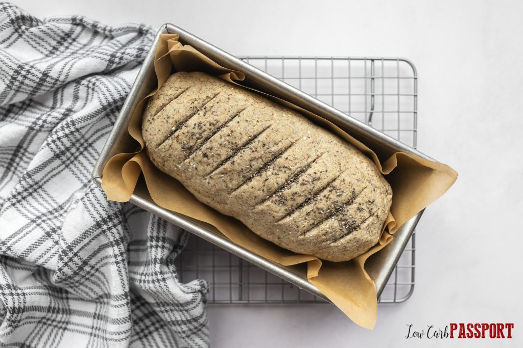 Rye breRye bread in a rectangular bread pana din bread pan